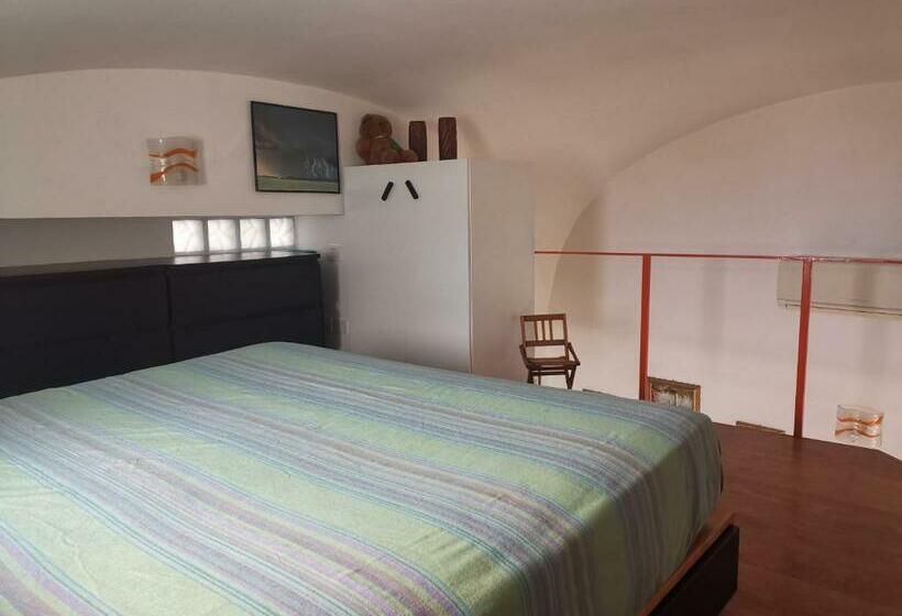 استودیوی سوپریور, B&b Adele