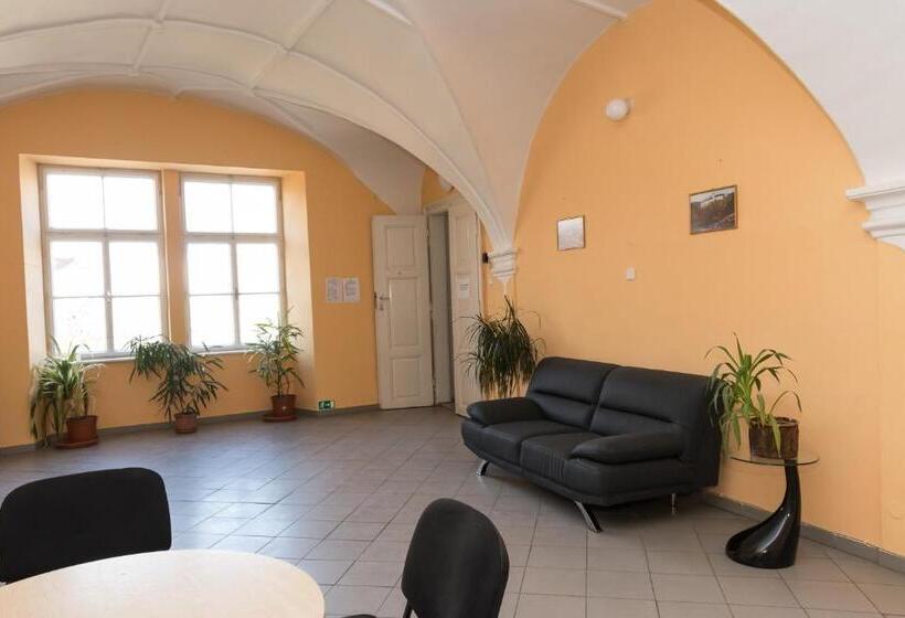 سوییت خانوادگی, Penzion Harvart