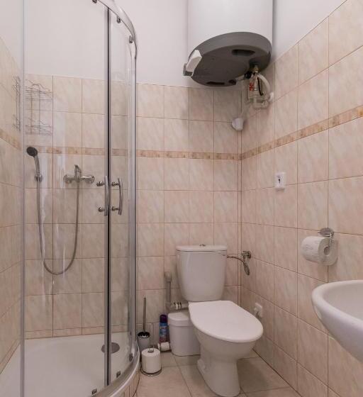 سوییت خانوادگی, Penzion Harvart