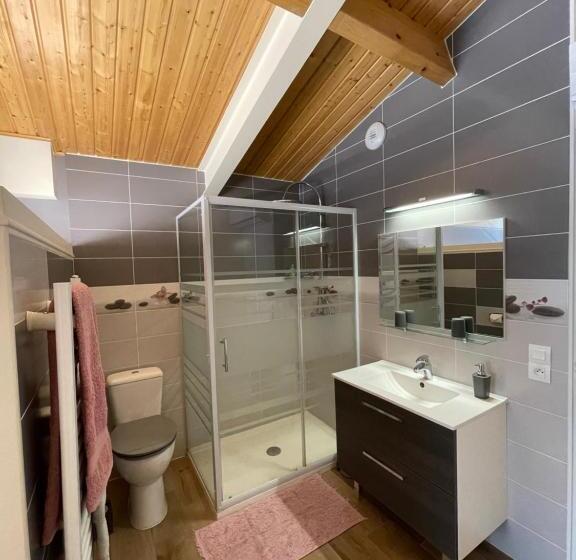 Номер Стандарт Вид на Бассейн, Gîte Du Puy De L étang
