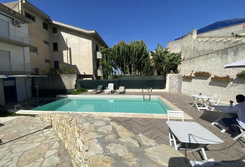 Семейный Номер, Residence Del Golfo