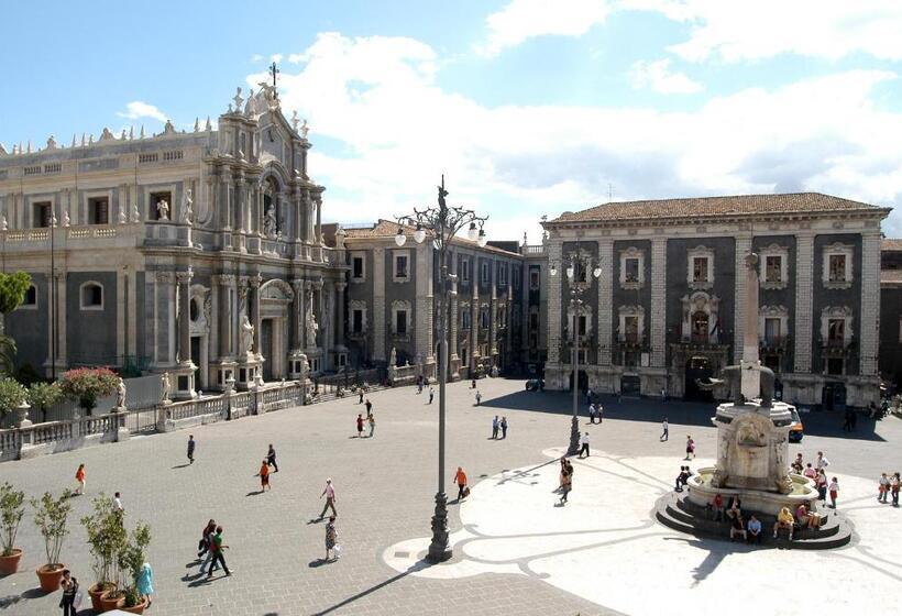 سوئیت با تخت بزرگ, Duomo Luxury Suite Catania