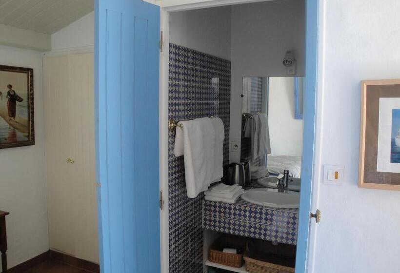 اتاق سوپریور با چشم‌انداز, Le Buzet Bleu Bed & Breakfast