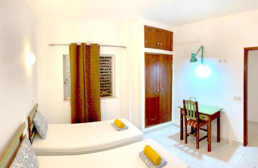 اتاق استاندارد, The Central Guesthouse
