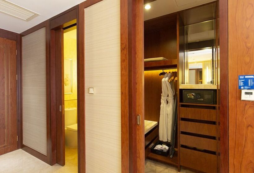 اتاق لوکس با بالکن, Hilton Tianjin Eco City