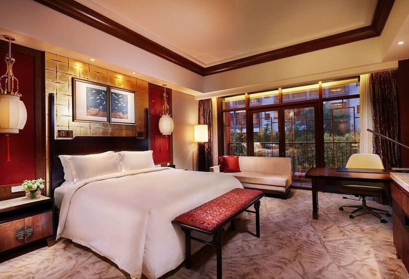 اتاق لوکس با بالکن, Hilton Tianjin Eco City