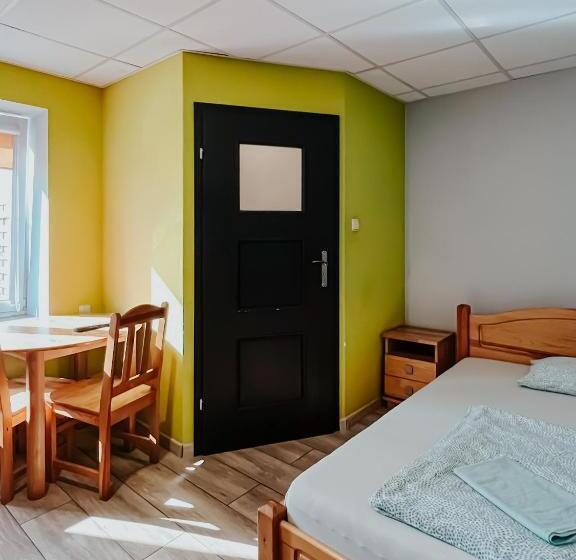 اتاق استاندارد چهار تخته, Hostel Filip