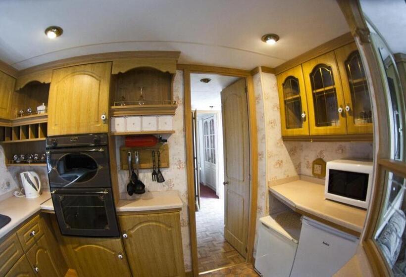 بانگلوی استاندارد, Hostel Filip