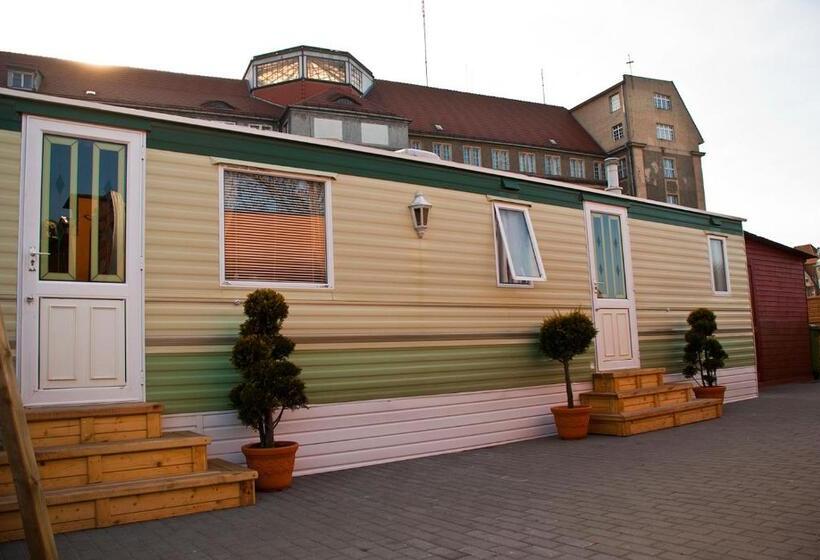 بانگلوی استاندارد, Hostel Filip
