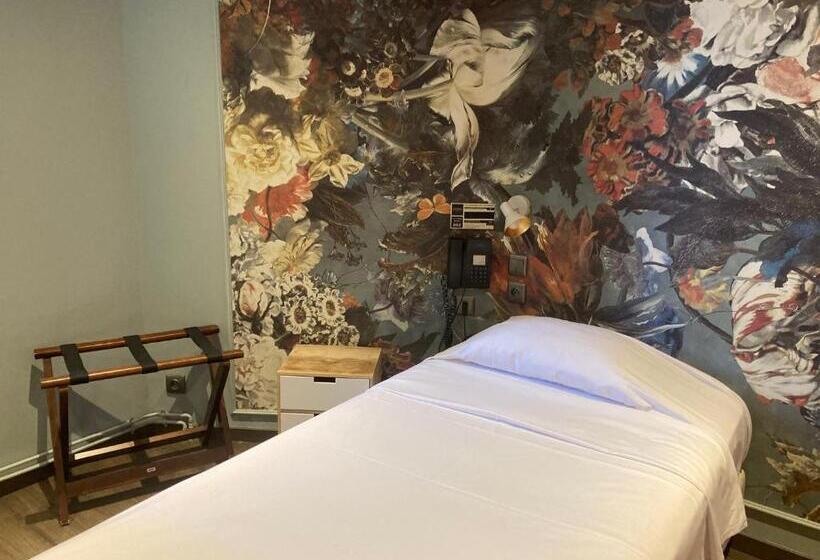 Номер Стандарт, Hôtel Du Commerce