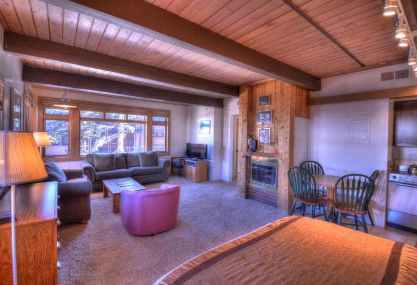 Студия Стандарт, Aspenwood   Coraltree Residence Collection