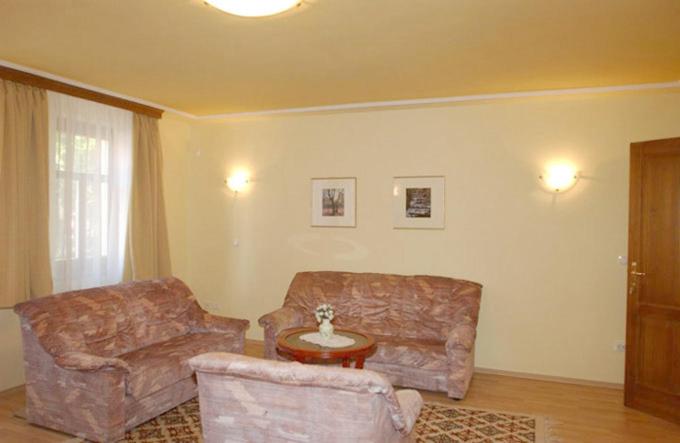 اتاق خانوادگی, Aranykert Vendégház
