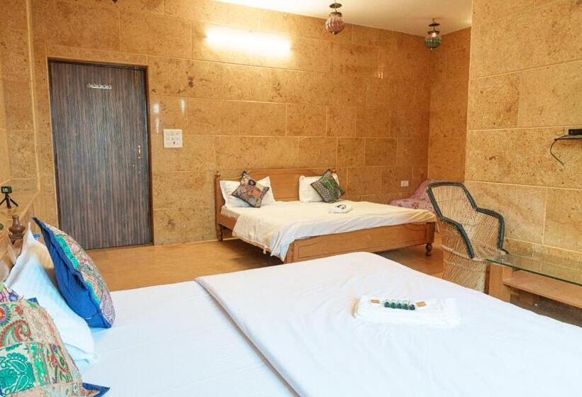 Люкс Deluxe Кровать Кинг, Wonbin Safari Jaisalmer