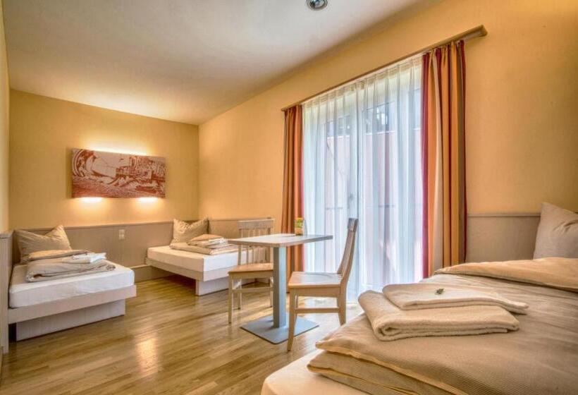 Номер Стандарт Трехместный, Jufa Hotel Im Brückenkopfpark   Jülich