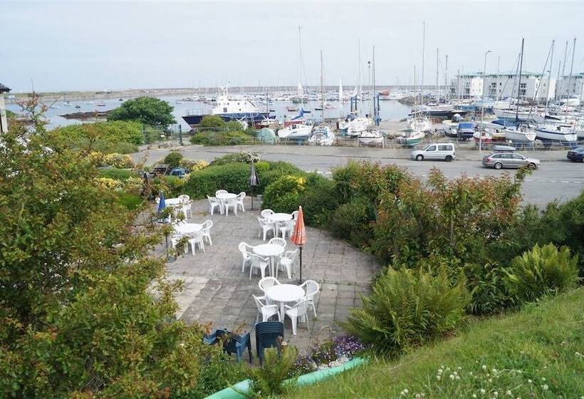 اتاق استاندارد با چشم‌انداز باغ, Boathouse