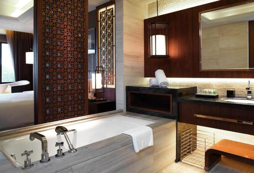 اتاق اجرایی با تخت بزرگ, The Westin Changbaishan Resort