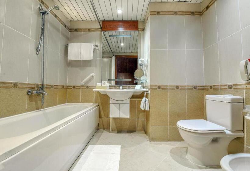 اتاق خانوادگی با چشم‌انداز جانبی دریا, Tolip Hotel Alexandria
