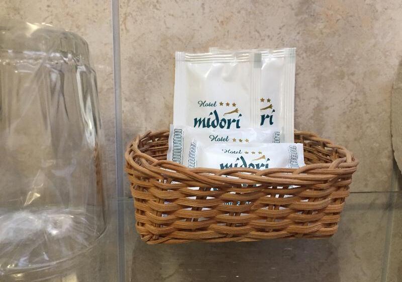 اتاق استاندارد سه نفره, Midori