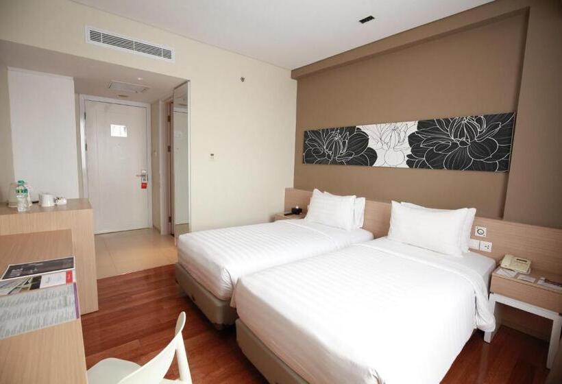 Номер Superior, Swissbelinn Airport Jakarta