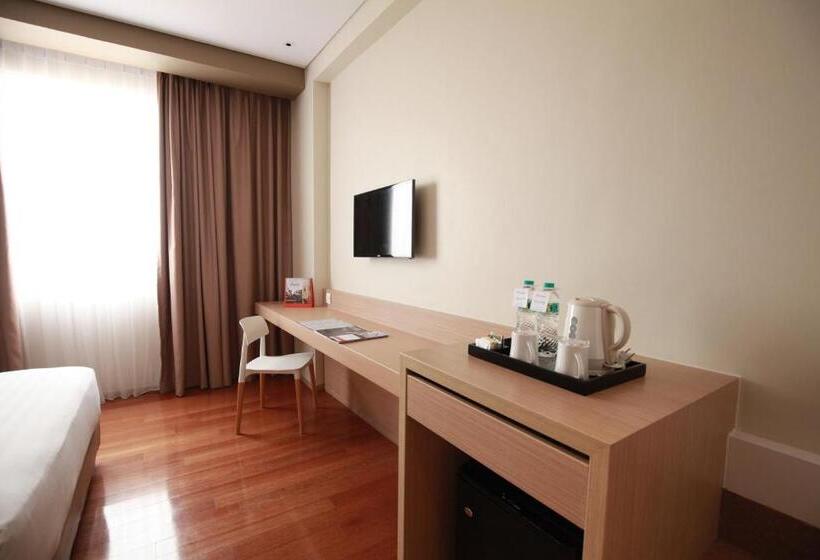 Номер Superior, Swissbelinn Airport Jakarta