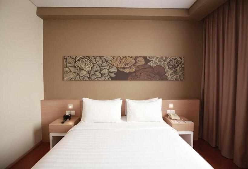 Номер Superior, Swissbelinn Airport Jakarta