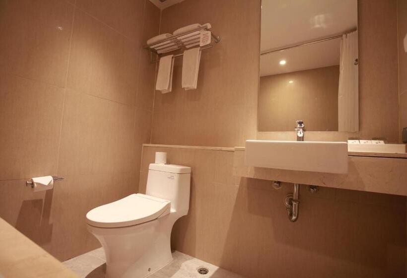 Номер Deluxe, Swissbelinn Airport Jakarta