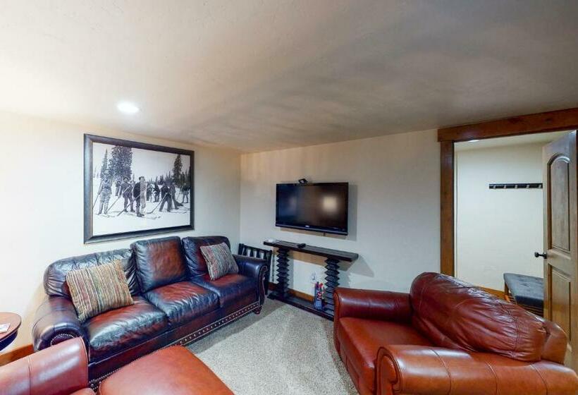 Дом 4 Спальни, Longbranch Condo #301