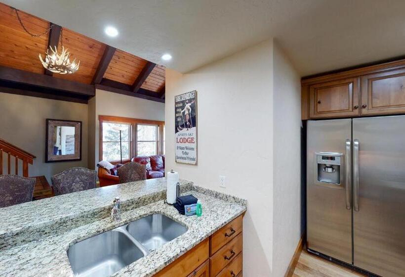 Дом 4 Спальни, Longbranch Condo #301