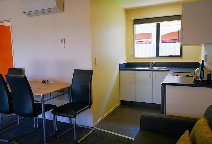 Apartamento 2 Dormitórios, Aston Court Motel
