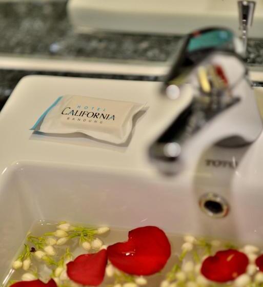 Номер Deluxe, California  Bandung