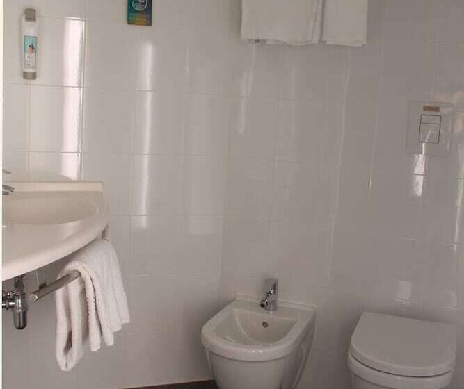 اتاق استاندارد با تخت دوبل, Ibis Milano Fiera
