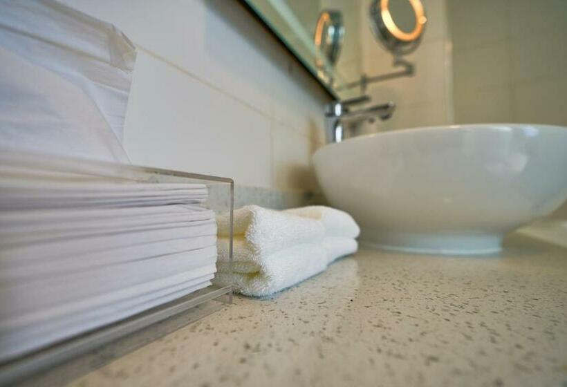 اتاق استاندارد, Monty Suites Lekki