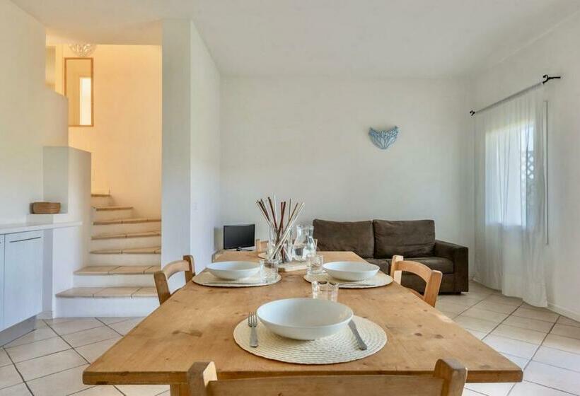 Апартаменты 2 Спальни, Residence Con Piscina A 4 Km Da Baja Sardinia