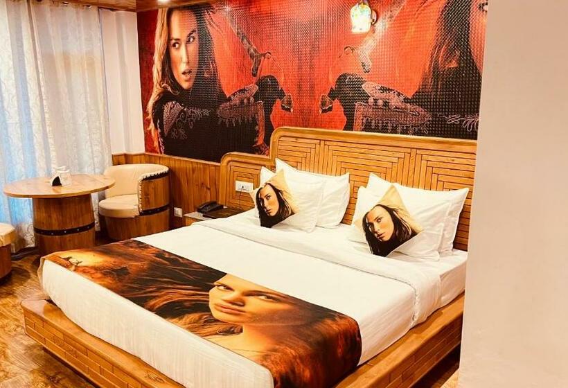 غرفة ديلوكس, Smuggler Resort Near Khatusham & Hadimba Temple With Parking & Swimming Pool