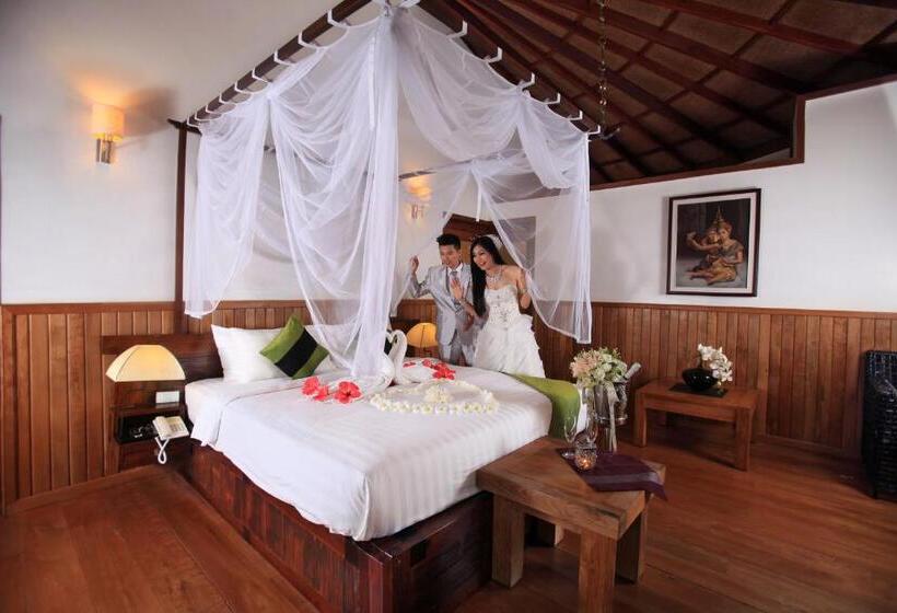 اتاق سوپریور با تخت بزرگ, Nataya Round House Coral Bay Resort