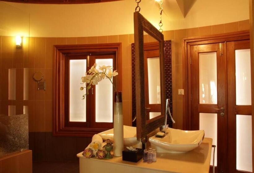 سوئیت با تخت بزرگ, Nataya Round House Coral Bay Resort