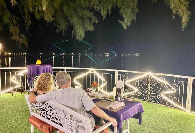 سوئیت با تخت بزرگ, Nataya Round House Coral Bay Resort