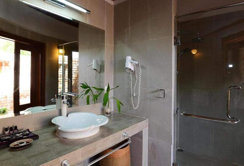 اتاق لوکس با تخت بزرگ, Nataya Round House Coral Bay Resort