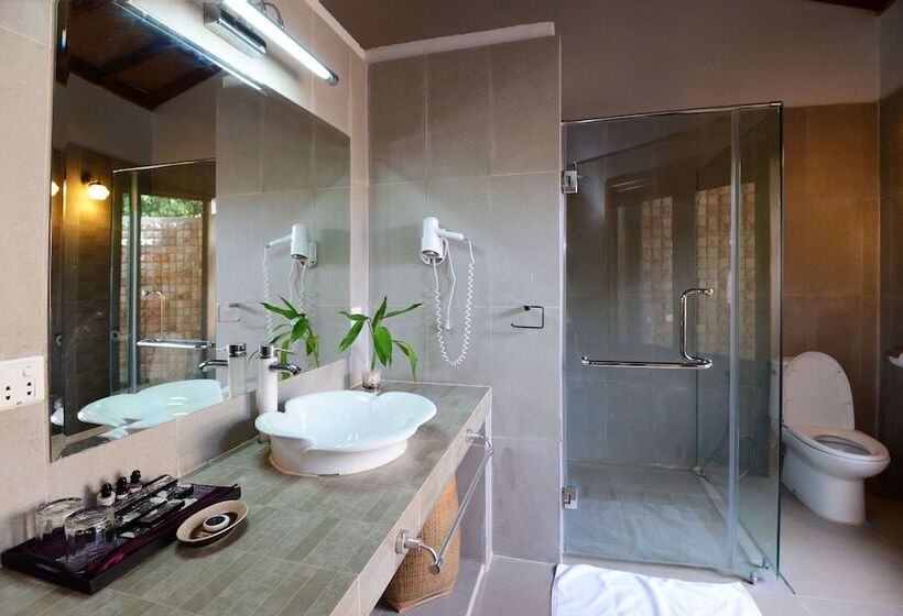 اتاق لوکس با چشم‌انداز باغ, Nataya Round House Coral Bay Resort