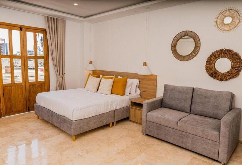 استودیوی استاندارد, Del Mar Guest House