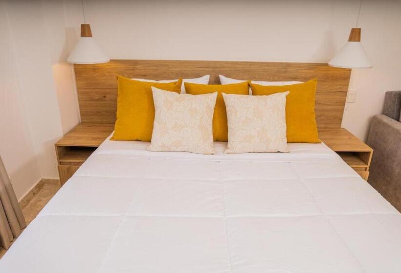 استودیوی استاندارد, Del Mar Guest House