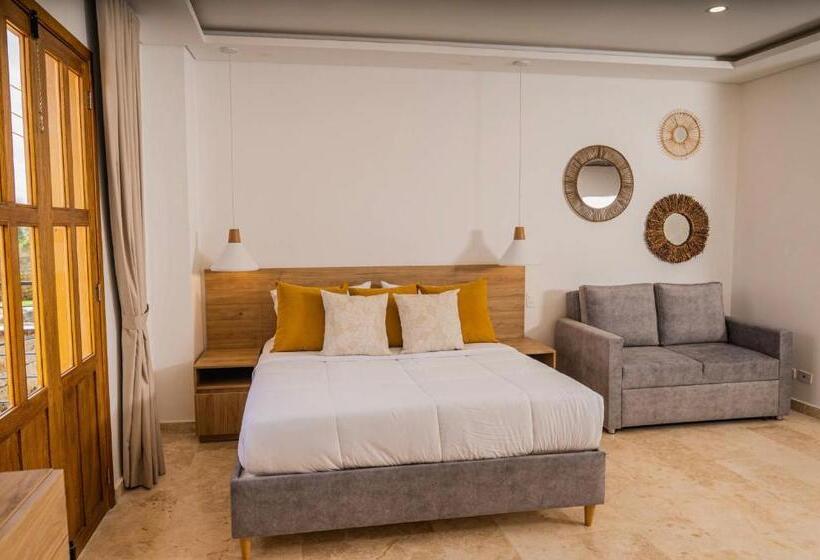 استودیوی استاندارد, Del Mar Guest House