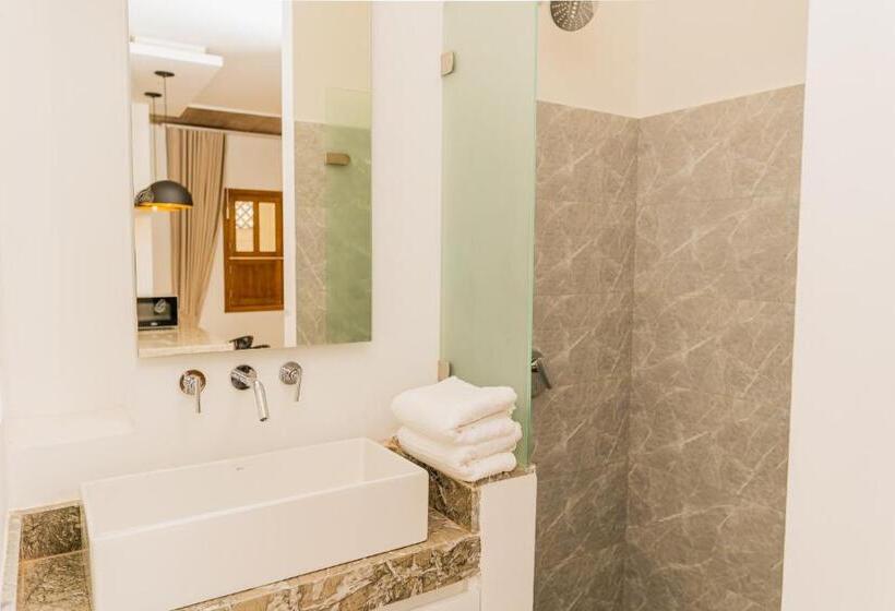 استودیو استاندارد با چشم‌انداز باغ, Del Mar Guest House