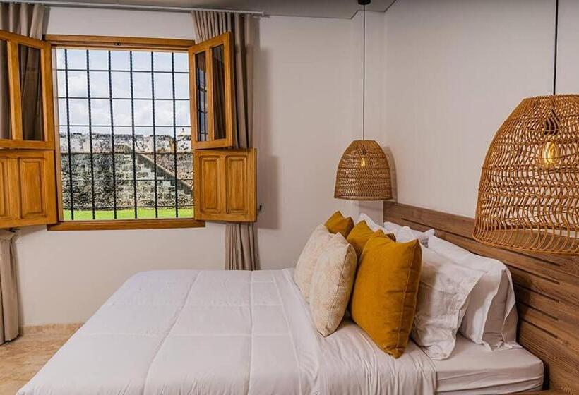 استودیوی سوپریور, Del Mar Guest House