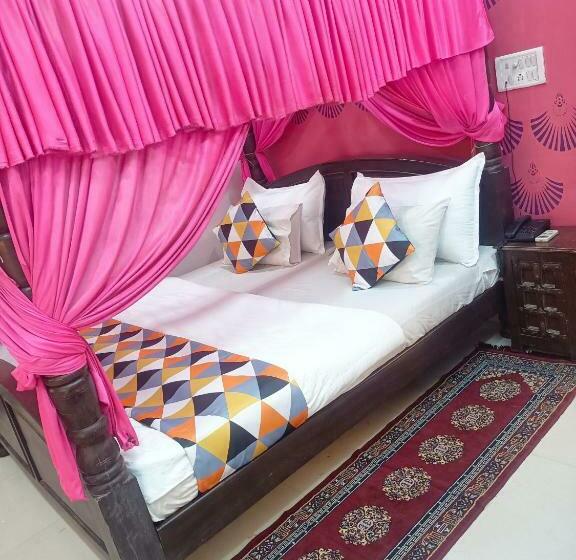 Quarto Deluxe, Golden Tulip Jaisalmer