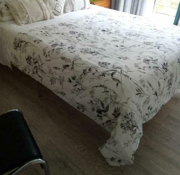 Номер Deluxe, Two Rooms With One Queen Size Bed In Each Room One Bathroom For The Two Rooms