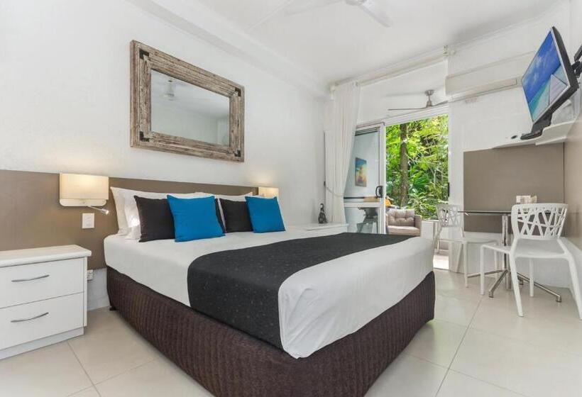 Студио Стандарт Вид на Сад, By The Sea Port Douglas
