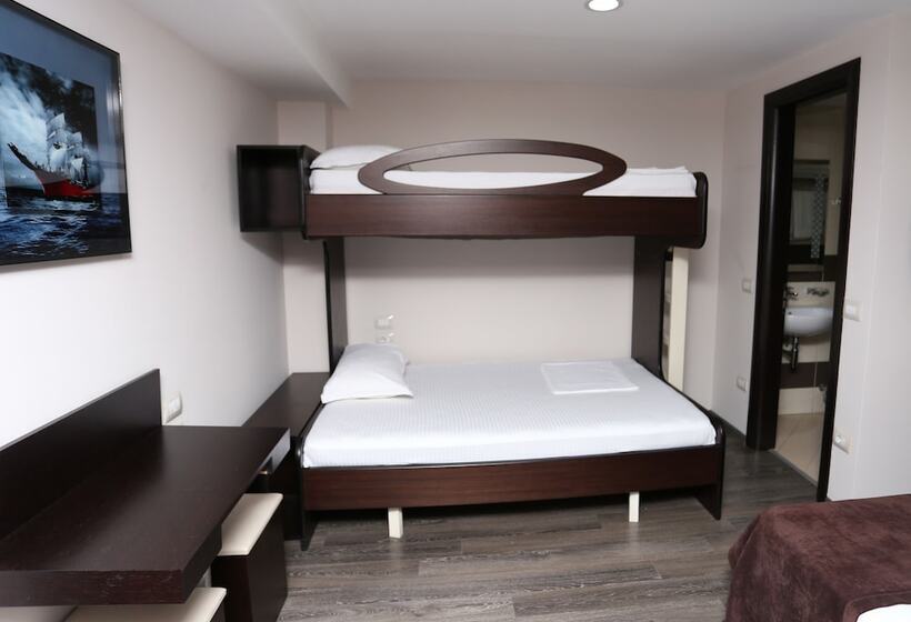 スタンダード４人部屋, Town House