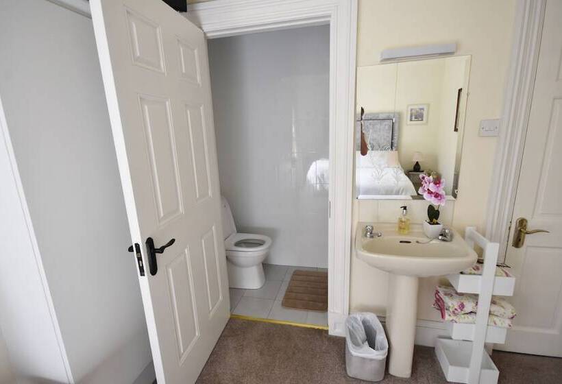 Семейный Номер, Knights Haven B&b