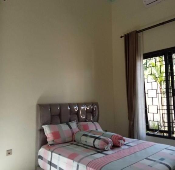اتاق لوکس, Express O 91708 Rumah Sriwijaya 12a Syariah